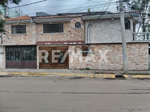 CASA CON LOCALES EN VENTA, TOLUCA, COL. LAS MARGARITAS