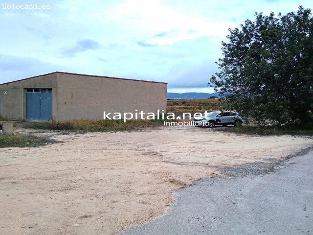 CASA CON MUCHA PARCELA EN ALBAIDA