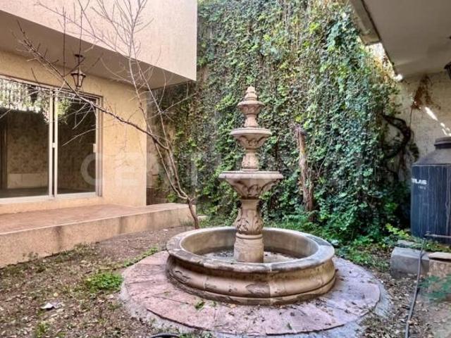 Casa con oficinas al frente en venta | Centro de Saltillo | 537 m² de terreno
