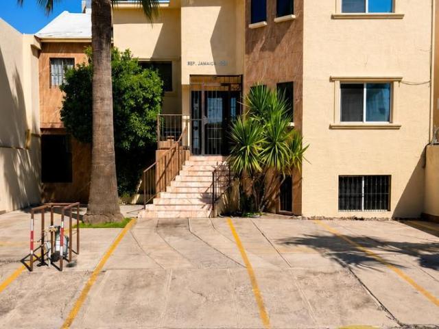 Casa con oficinas en venta en San Felipe IV, Chihuahua ? Amplios espacios y excelente ubicaci?n