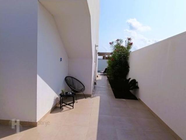 CASA CON ORIENTACIÓN SUR A 1000M DE LA PLAYA
