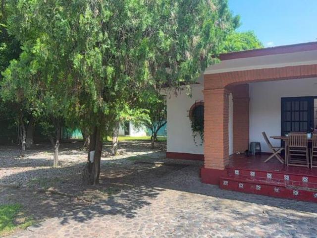 Casa con paneles solares, bungalow y Casa Club en Morelos