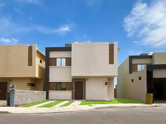 Casa con Paneles Solares en Foresta Residencial, Mexicali Venta o Renta