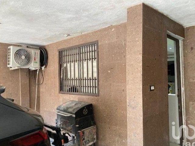 Casaen venta de 2 niveles en excelente estado ideal para familia pequeña o inversión en Escobedo