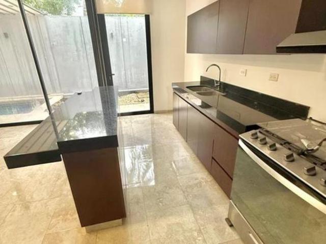 CASA CON PANELES SOLARES EN VENTA EN MERIDA, YUCATAN EN BJ37, BENITO JUAREZ NTE