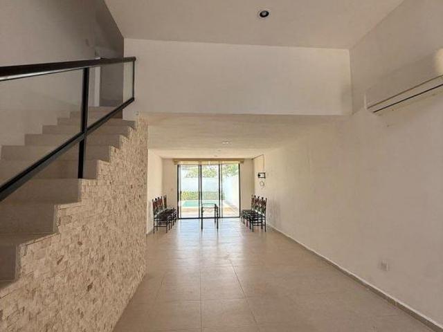 CASA CON PANELES SOLARES EN VENTA MERIDA YUCATAN PRIVADA BOTÁNICO
