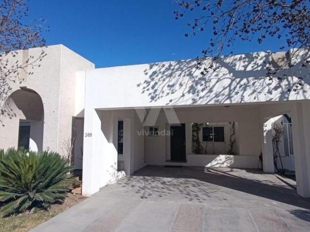 Casa con paneles solares y habitación principal en planta baja, en San Alberto