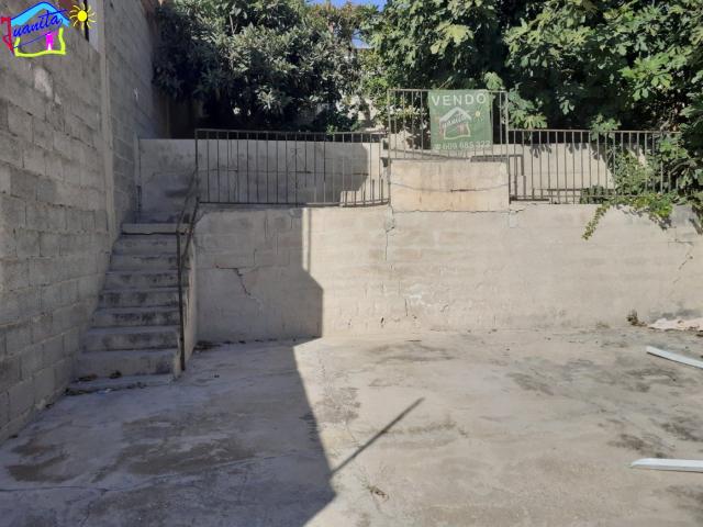 CASA CON PARCELA A DOS CALLES EN ARCHENA