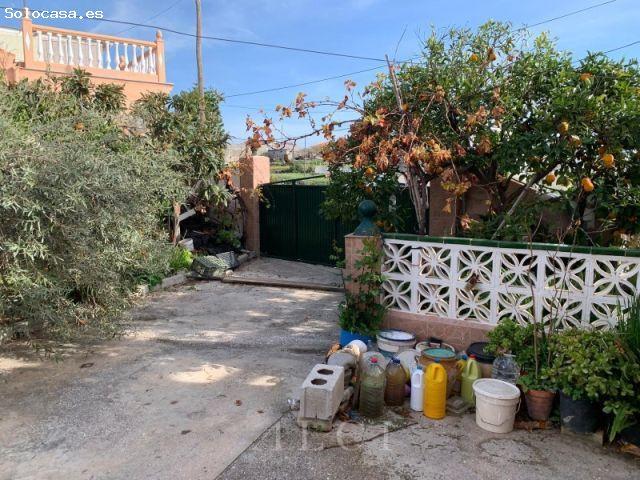Casa con parcela de 1.200 m² a 400 metros de la playa en Torrox Costa