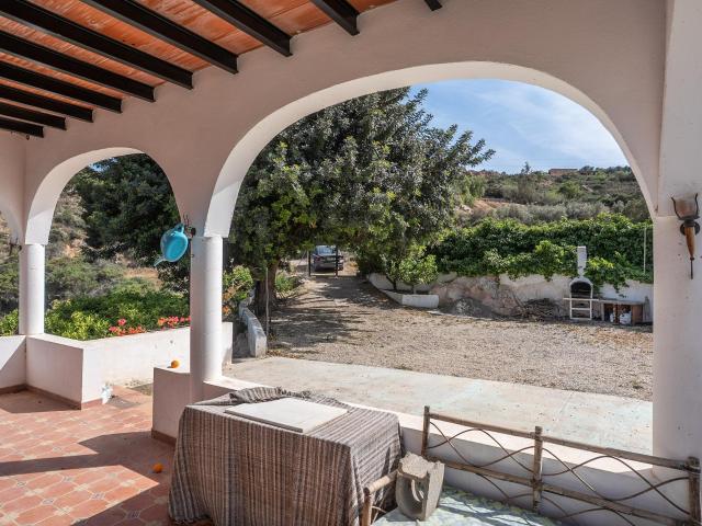 Casa con parcela en perfecto estado