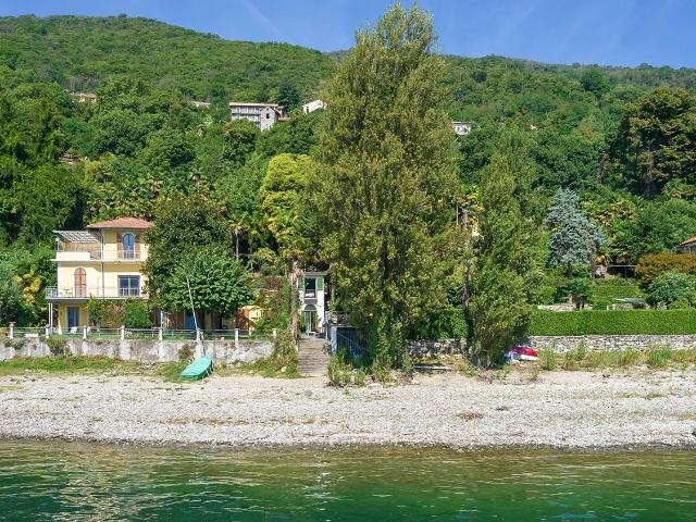 Casa con parco e darsena in vendita sul Lago Maggiore 266m² Oggebbio