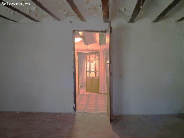 Casa con patio, terraza y cubierta recientemente renovada