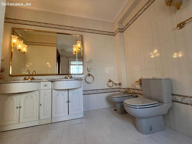 CASA CON PATIO Y AZOTEA, 5 HABITACIONES, 3WC EN AVENIDA ESPAÑA DOS HERMANAS
