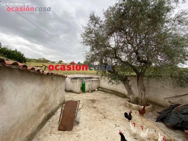 CASA CON PATIO A LA VENTA