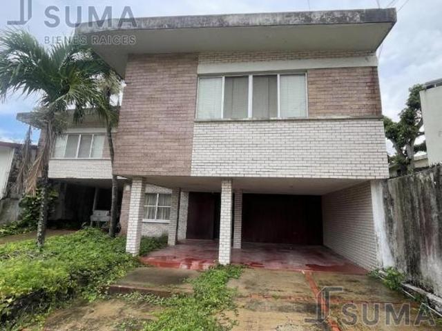 Casa con Patio en Venta en Col. Águila, Tampico Tamaulipas