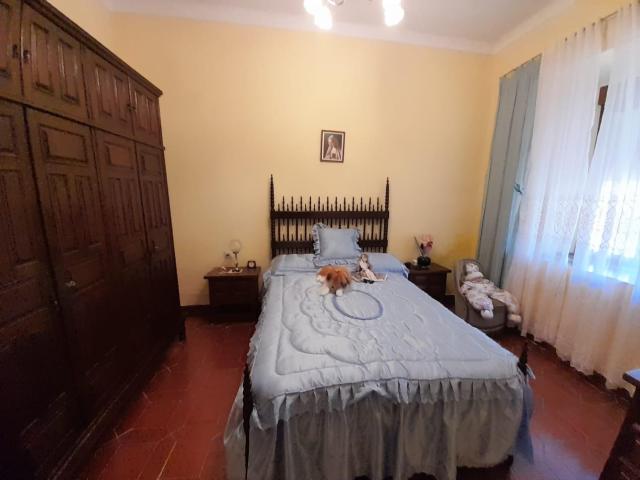 CASA CON PATIO EN CASTROMOCHO