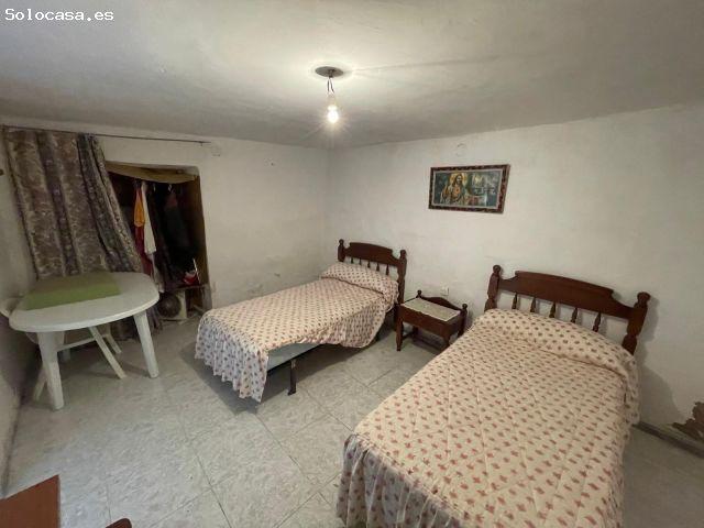 CASA CON PATIO EN HINOJAL