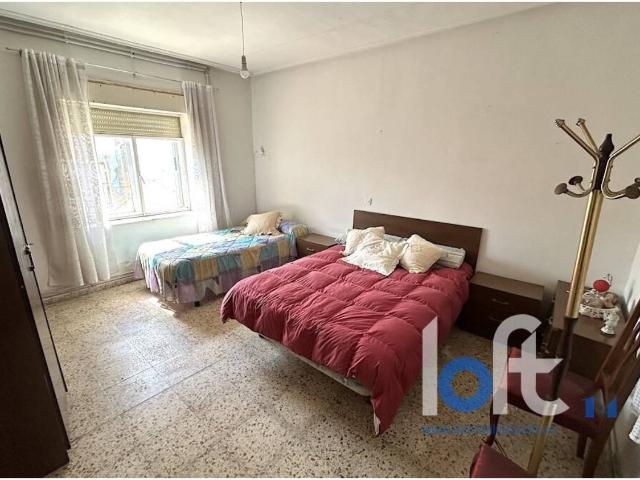 Casa con patio para reformar en la zona de la Villarina
