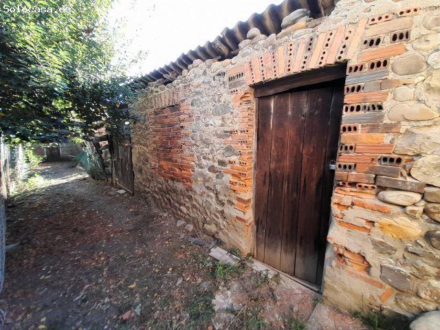 CASA CON PATIO PARA RESTAURAR EN FLORES DEL SIL