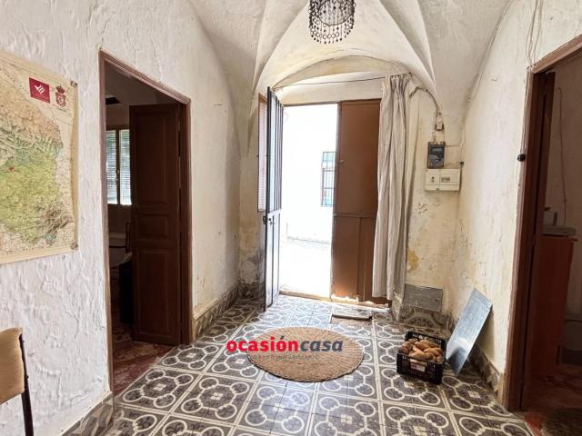 CASA CON PATIO POR SOLO 35.000€