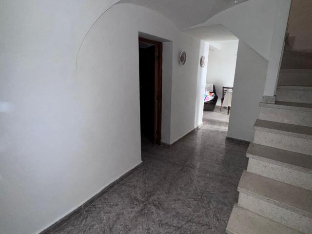 Casa con pequeño patio en Zarza de Montánchez