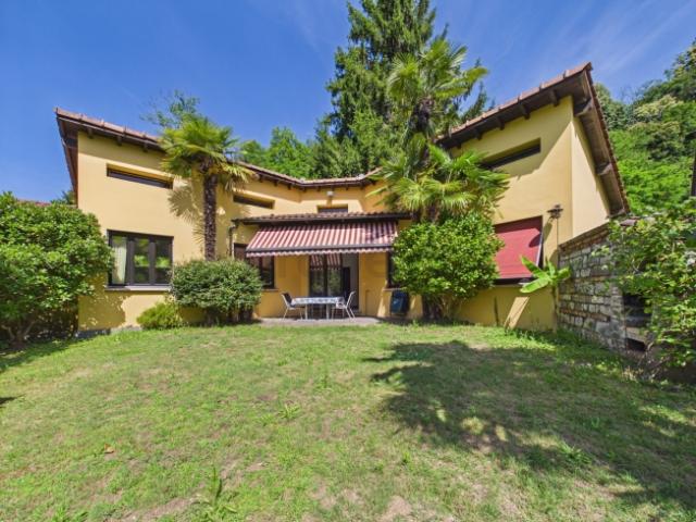 Casa con piscina e vista sul fiume Unoasi di pace immersa nella natura