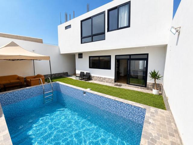 Casa con piscina en Alquiler a 3 cuadras de Playa Arica