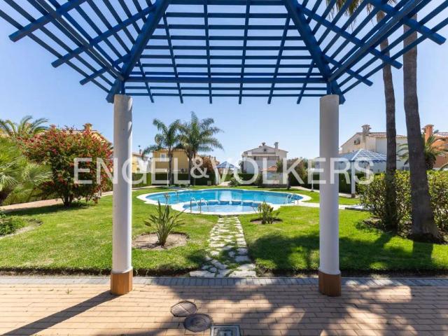 Casa con piscina en alquiler en Oliva pueblo