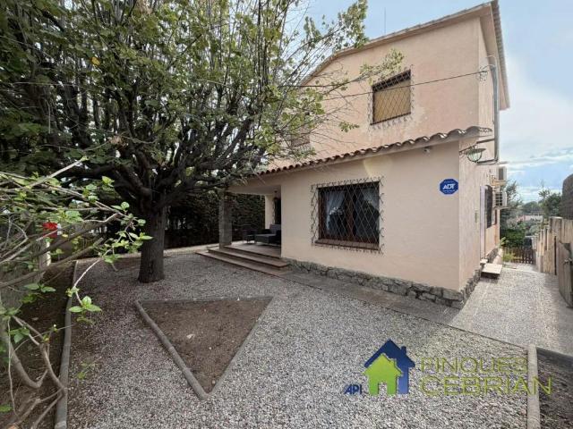Casa con piscina en alquiler en Alella