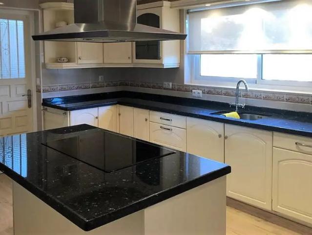 Casa con piscina en alquiler en Calahonda
