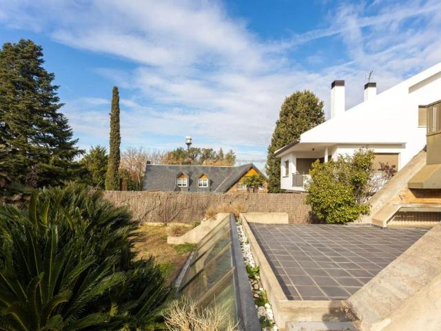 Casa con piscina en alquiler en Carrer d'Àngel Guimerà, Sant Cugat del Vallès, Barcelona, Spain