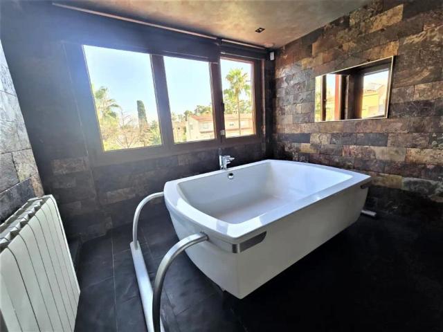 Casa con piscina en alquiler en Churriana