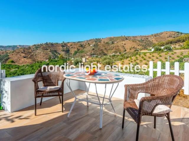Casa con piscina en alquiler en Frigiliana