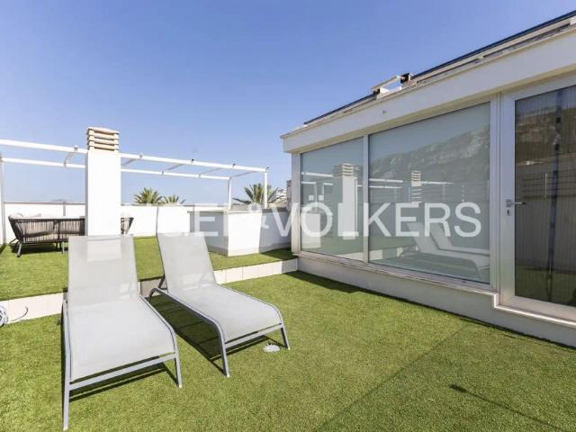 Casa con piscina en alquiler en Las Rotas / Les Rotes