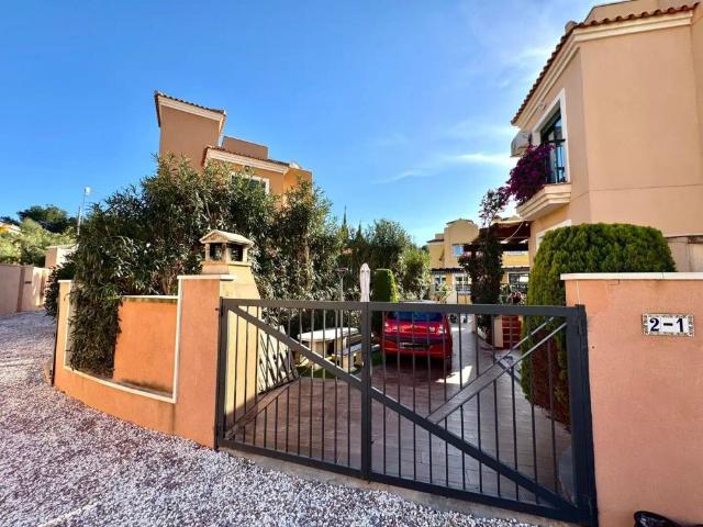 Casa con piscina en alquiler en Los Balcones Los Altos