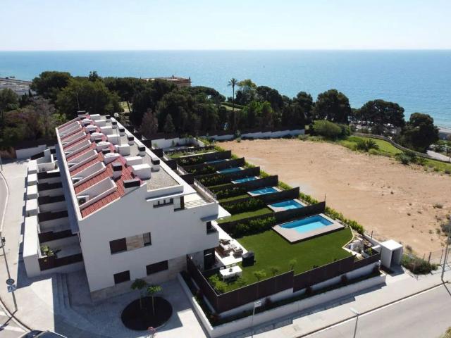 Casa con piscina en alquiler en Ronda 8 de Març