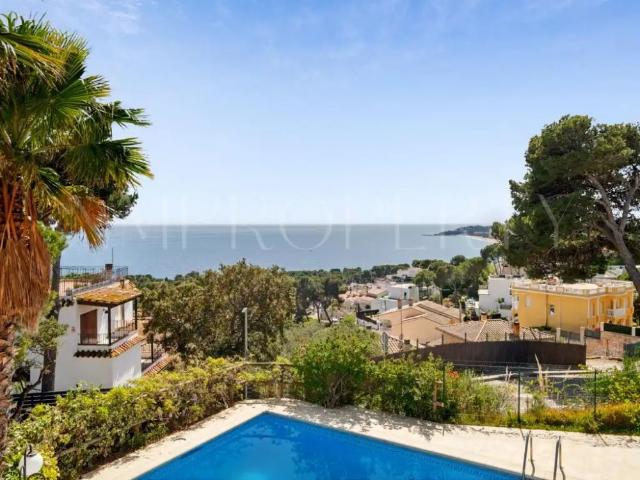 Casa con piscina en alquiler en Torre Valentina Mas Vilar de La Mutxada Treumal