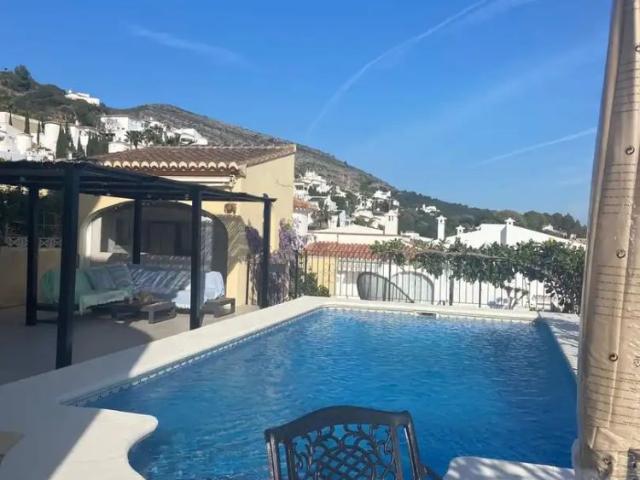 Casa con piscina en alquiler en Xaló
