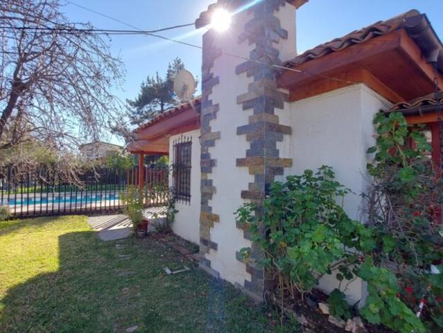 Casa con Piscina En Arriendo – Las Vizcachas