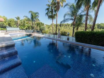 Casa con piscina para comprar en Castelldefels, Spain