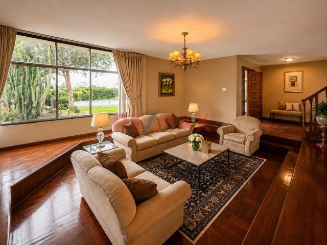 Casa Con Piscina Y Gran Potencial En Terreno De 1,150 M²