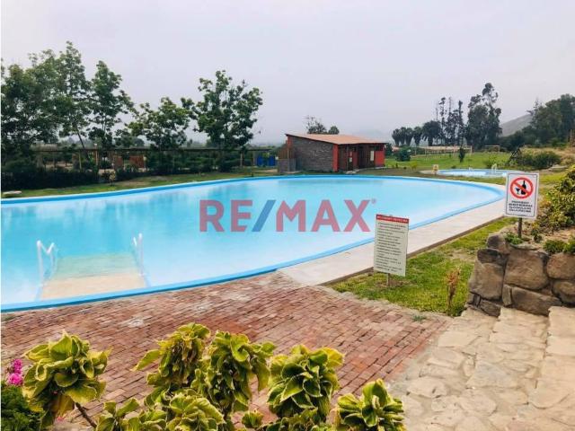 Casa Con Piscina Y Diversas Áreas Comunes