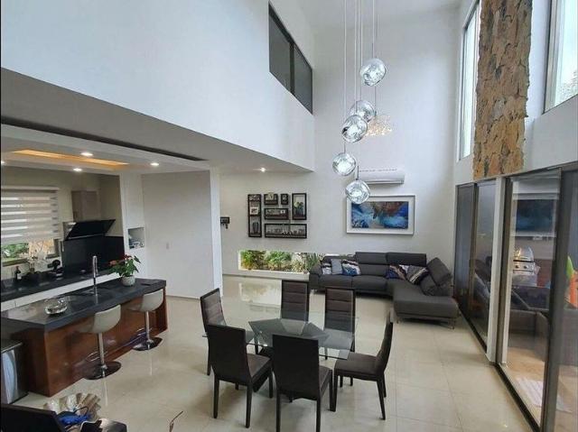Casa con piscina y paneles solares, en venta, Temozón Norte