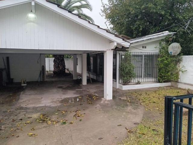 CASA CON PISCINA Y PARQUE
