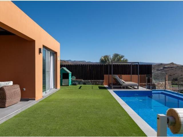 Casa con piscina y preciosas vistas al golf en Salobre Golf