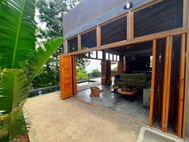 Casa con piscina y vista al mar en San Agustinillo
