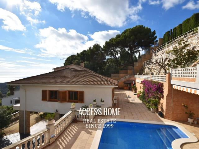 Casa con vistas al mar y piscina en venta en Arenys de Munt. 240m² Arenys de Munt