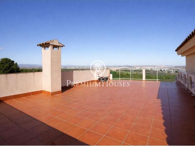 Casa con piscina y vistas al mar