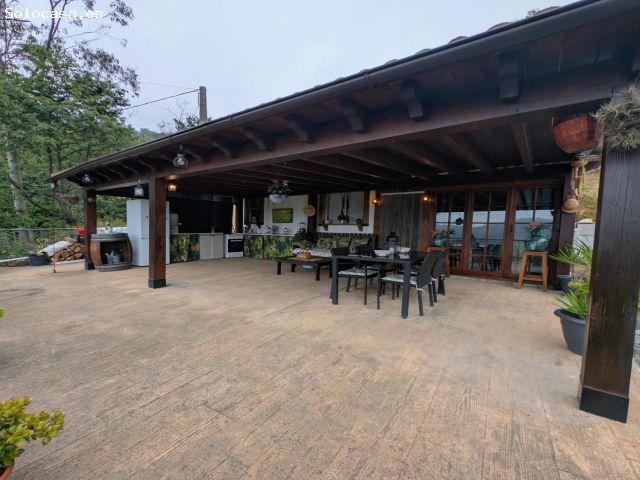 CASA CON PORCHE, FINCA Y VISTAS A LA MONTAÑA EN SAN MARTÍN DEL REY AURELIO