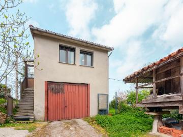 Casa con potencial en Traveséu, a 2 km de Nava